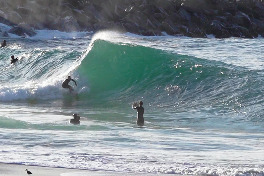 CATCH SURF RIDERS HIT THE WEDGE